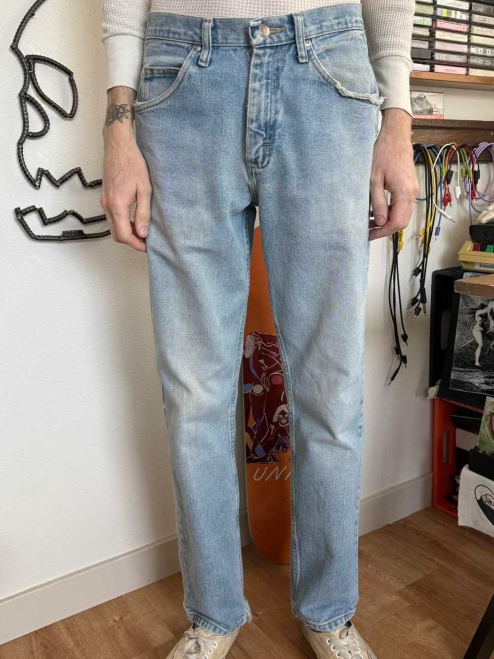 Vintage 2000s Wrangler Light Wash Faded Denim Jeans ~ Size 30 X 32